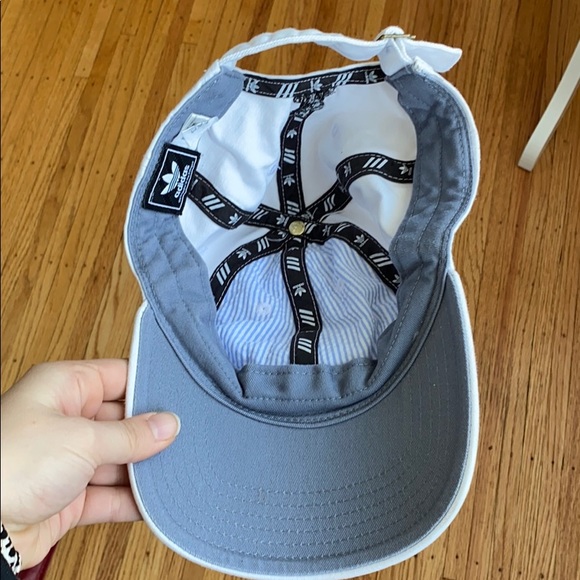 Adidas woman’s hat - Picture 3 of 5